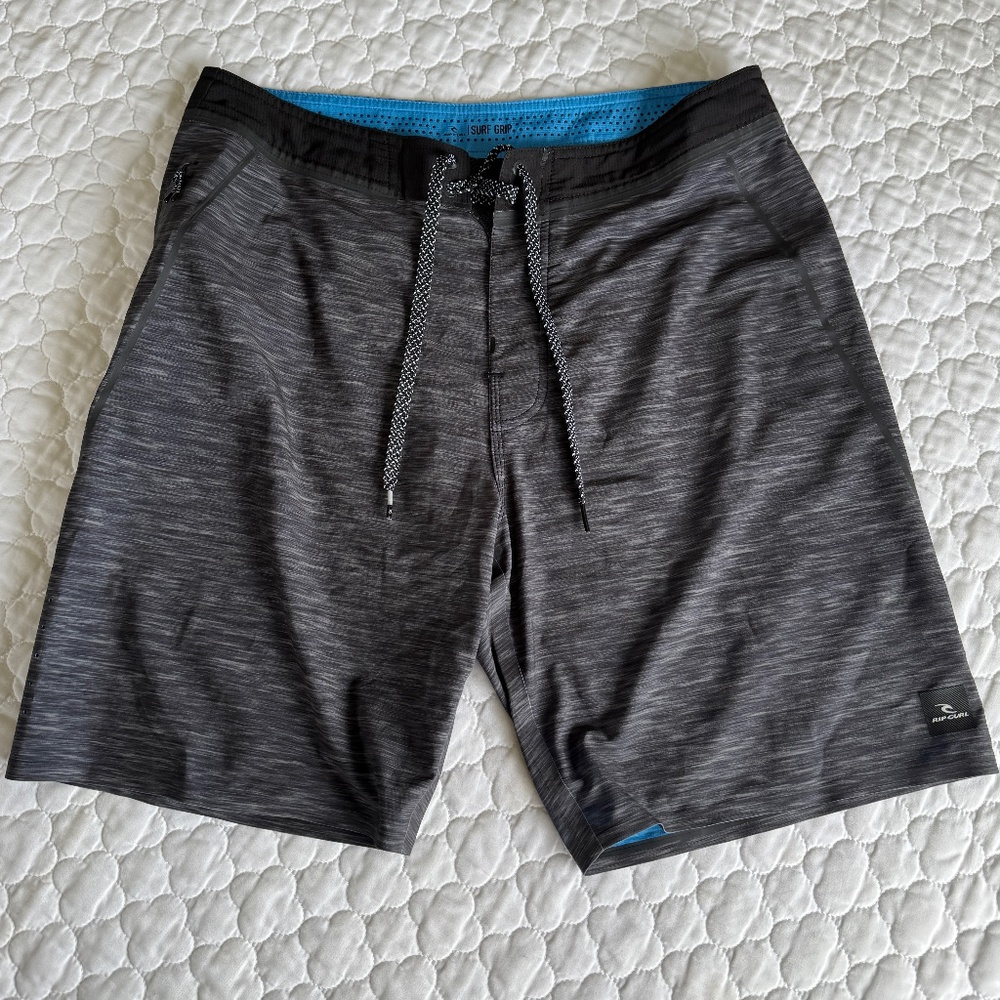 Rip Curl Mirage Surf Grip Board Shorts in Heather Black/Gray Size 32